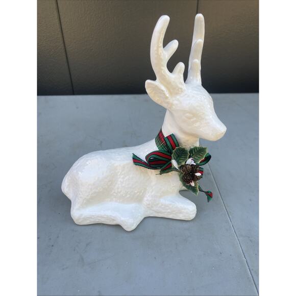 Vintage FLAMBRO White Ceramic Reindeer Holiday Decor With Scarf Christmas - Picture 2 of 12